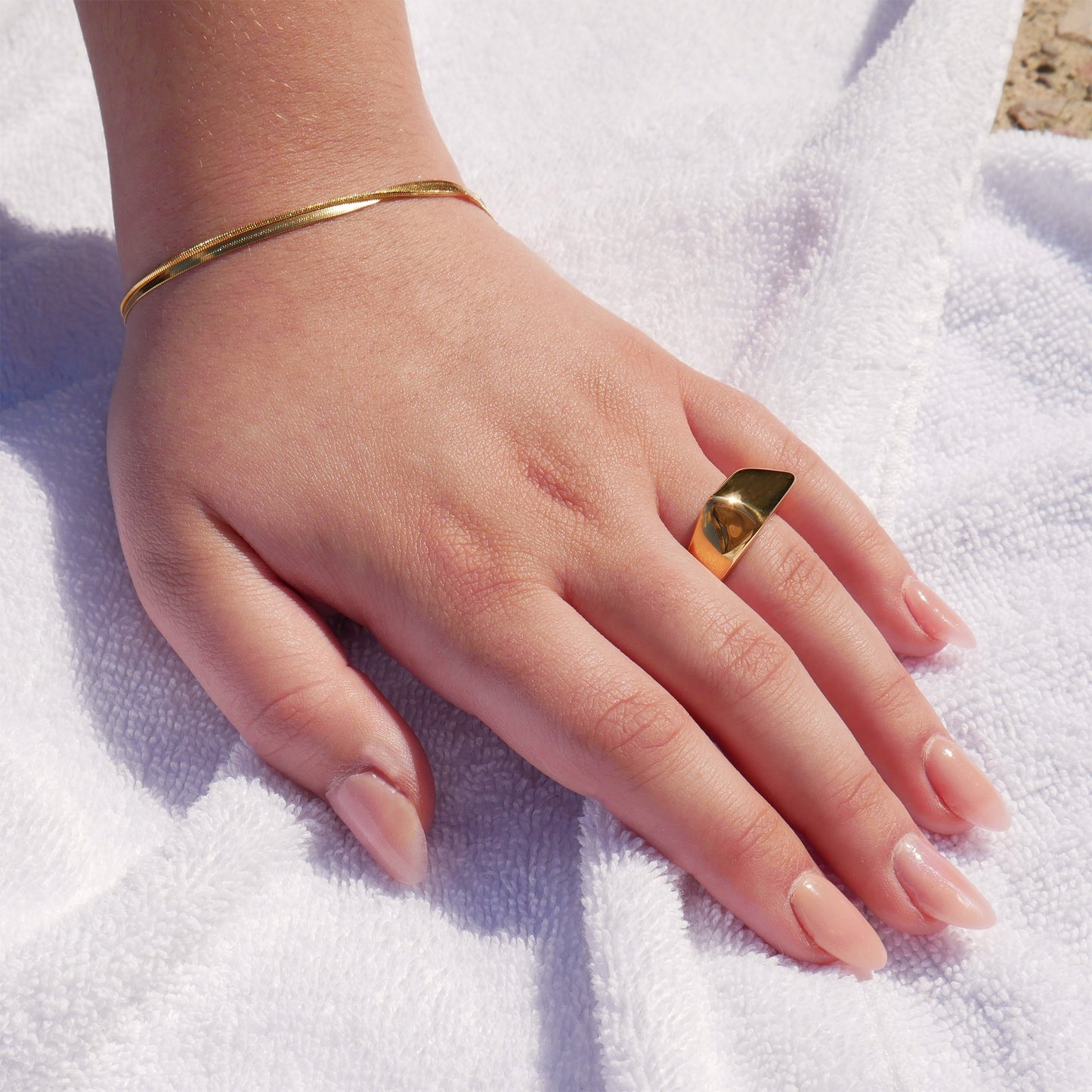 "Zaniva" Ring